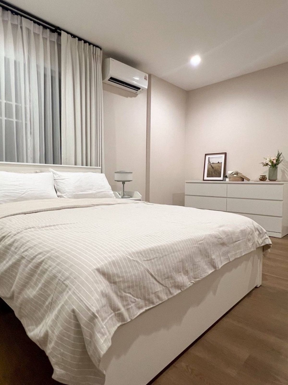 ให้เช่าบ้านสมุทรปราการ สำโรง : บ้านเดี่ยวให้เช่า – หมู่บ้านลดาวัลย์ ศรีนครินทร์ ซอยศรีด่าน 14บ้านหลังใหญ่ สวย พร้อมอยู่ ตกแต่งเรียบร้อย รีโนเวทใหม่ทั้งหลัง ตั้งอยู่ในทำเลคุณภาพ เดินทางสะดวก ใกล้รถไฟฟ้าสายสีเหลือง สถานีศรีด่าน (เพียงหน้าหมู่บ้าน)พื้นที่ดิน 153 ตรว. 4 ห้องนอน 4 ห้องน้ำ