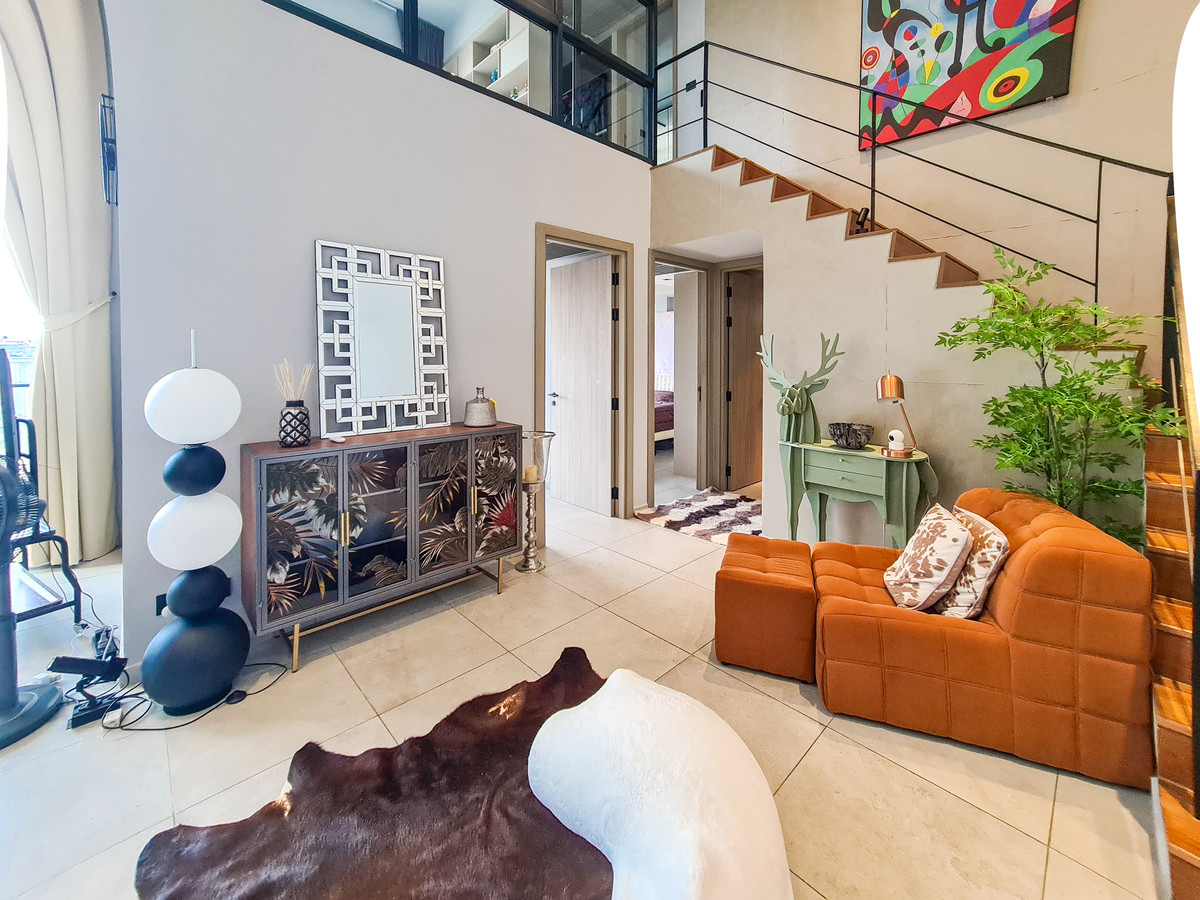 ขายคอนโดสุขุมวิท อโศก ทองหล่อ : The Lofts Asoke / ห้องชั้นสูง วิวโล่ง ทำเลดีใกล้ MRT เพชรบุรี , มศว. วัฒนา NIST / 3 ห้องนอน 130 ตร.ม. โทร 0937890899