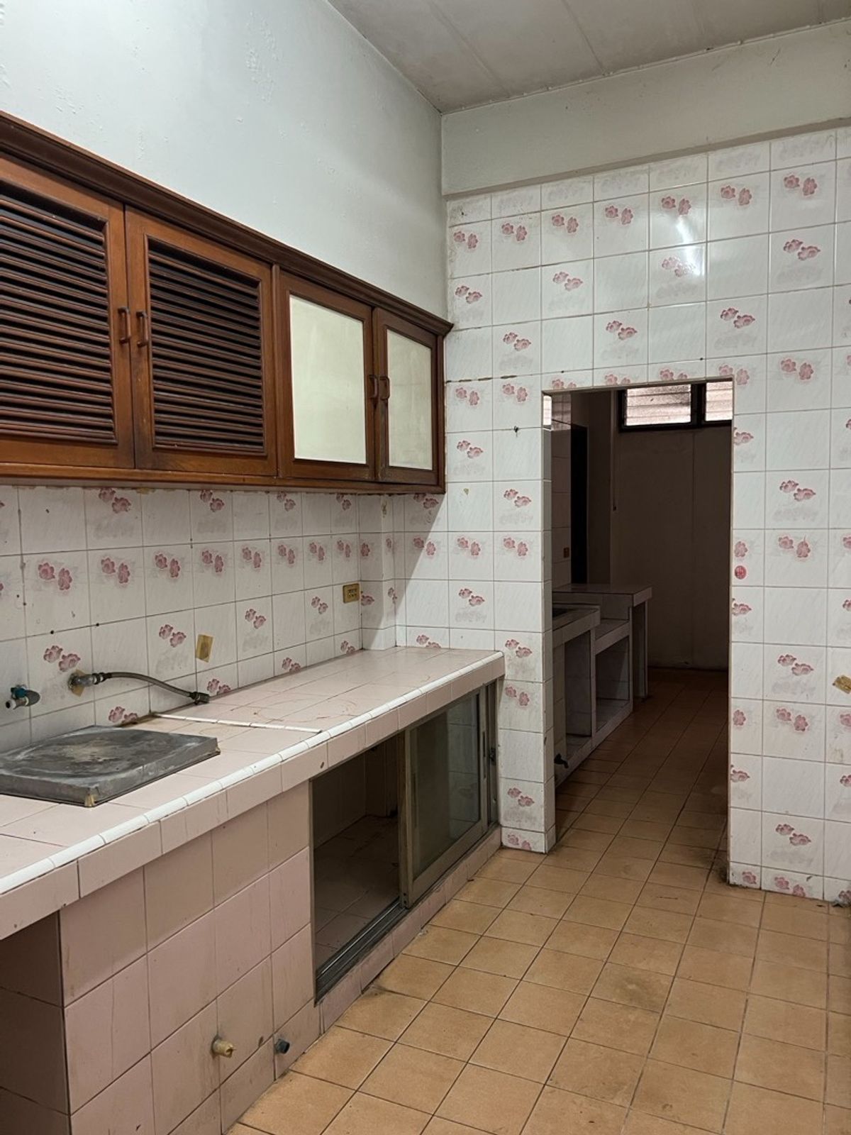 For SaleOfficeBangna, Bearing, Lasalle : 📢👇 4-Storey Building in Bangna-Trad Area – Ideal for Various Business Developments with Convenient Access via Multiple Routes