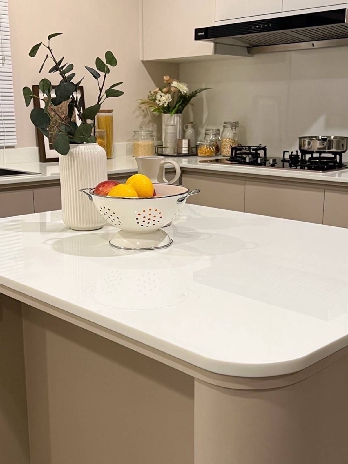 ให้เช่าบ้านสมุทรปราการ สำโรง : บ้านเดี่ยวให้เช่า – หมู่บ้านลดาวัลย์ ศรีนครินทร์ ซอยศรีด่าน 14บ้านหลังใหญ่ สวย พร้อมอยู่ ตกแต่งเรียบร้อย รีโนเวทใหม่ทั้งหลัง ตั้งอยู่ในทำเลคุณภาพ เดินทางสะดวก ใกล้รถไฟฟ้าสายสีเหลือง สถานีศรีด่าน (เพียงหน้าหมู่บ้าน)พื้นที่ดิน 153 ตรว. 4 ห้องนอน 4 ห้องน้ำ