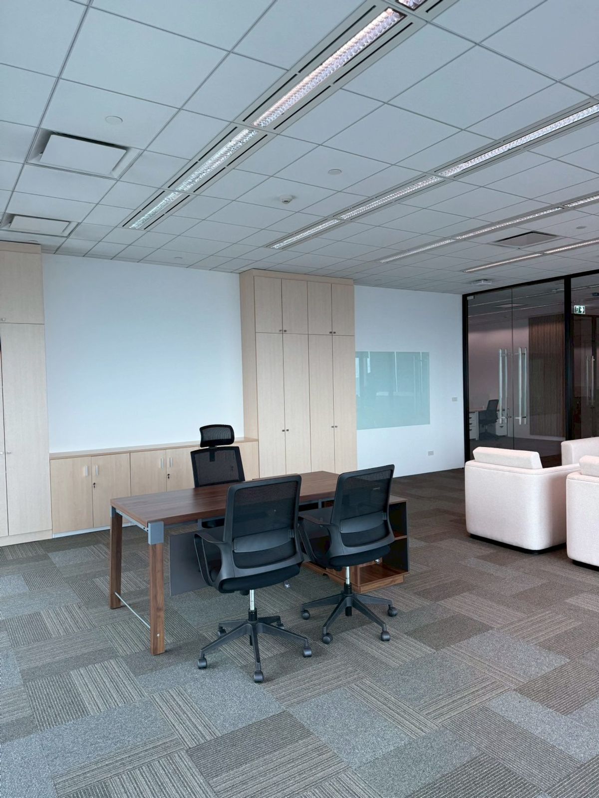 For RentOfficeAri,Anusaowaree : Tipco Tower Office Building for rent in Ari Pradiphat, size 690 sq.m. ✨