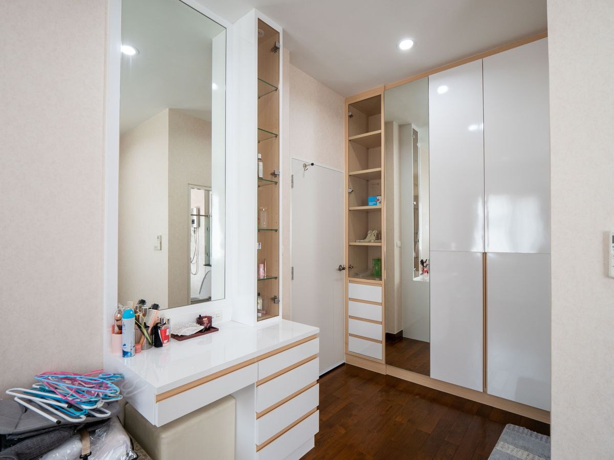 For SaleHouseNonthaburi, Bang Yai, Bangbuathong : House for sale, The City Ratchada - Wongsawang, a large detached house, next to Nakhon In Road, size 75 sq.w., 320 sqm. 4 bedrooms, 4 water, 3 parking, 2 kitchens, 1 housekeeper room like this. The best price in the project is only 19.5 million baht. The 