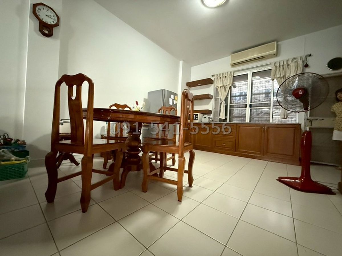 ขายทาวน์โฮมโชคชัย4 ลาดพร้าว71 : ขายทาวน์โฮม 3 ชั้นเล่นระดับ พื้นที่ 21.2 ตรว 3นอน 4น้ำ บ้านกลางเมือง โชคชัย 4 เฟอร์นิเจอร์ built-in