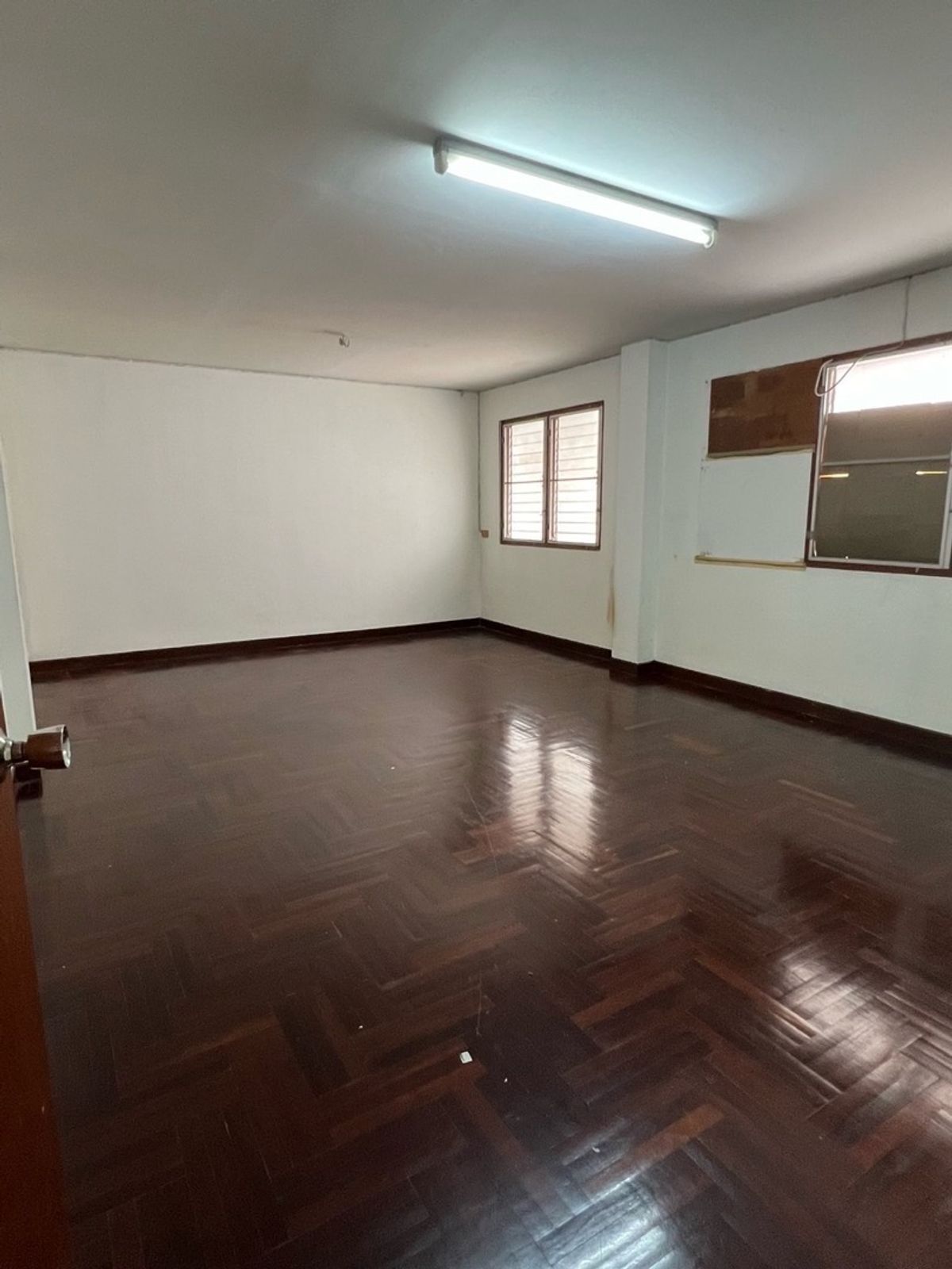 For SaleOfficeBangna, Bearing, Lasalle : 📢👇 4-Storey Building in Bangna-Trad Area – Ideal for Various Business Developments with Convenient Access via Multiple Routes