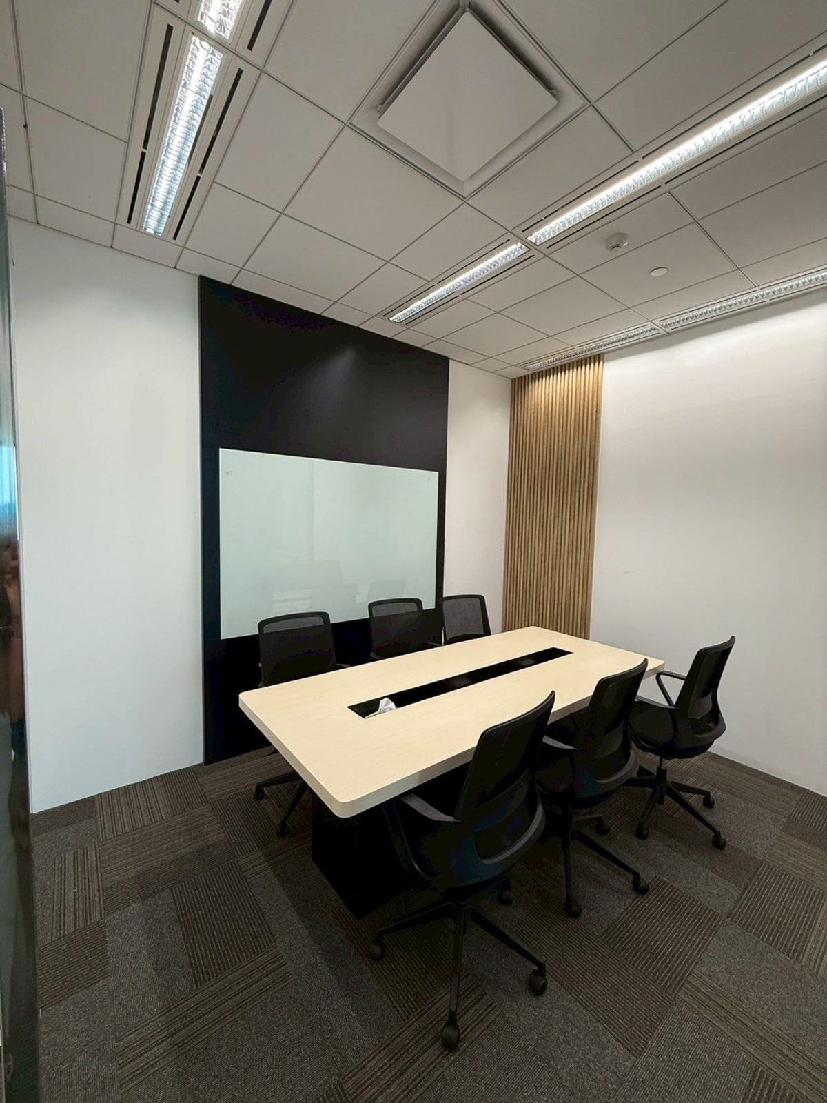 For RentOfficeAri,Anusaowaree : Tipco Tower Office Building for rent in Ari Pradiphat, size 690 sq.m. ✨