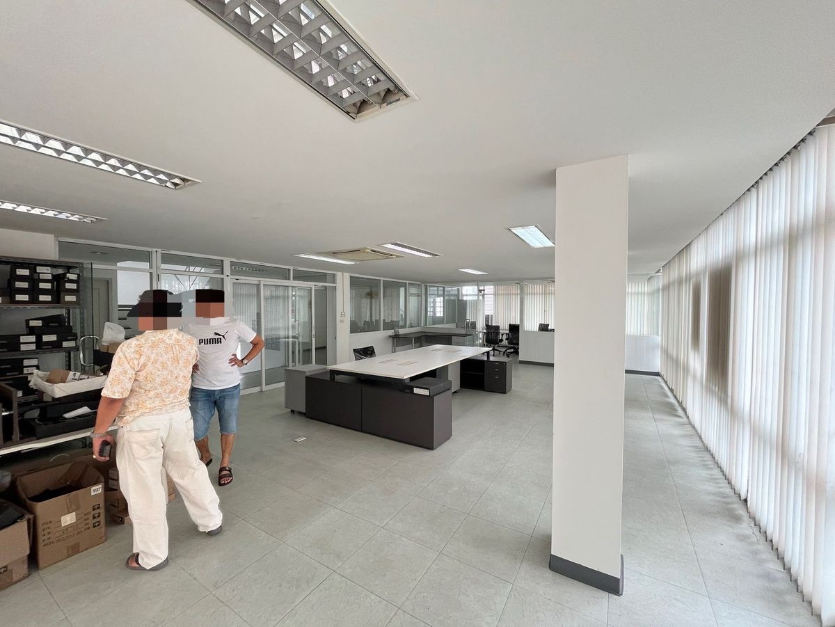 For RentOfficeKaset Nawamin,Ladplakao : Rent a 5 -story office building with a Stand Alone elevator, 20 car parking, Nuanchan, Bueng Kum District, Bangkok | Can decorate the renovation to improve the companys office.