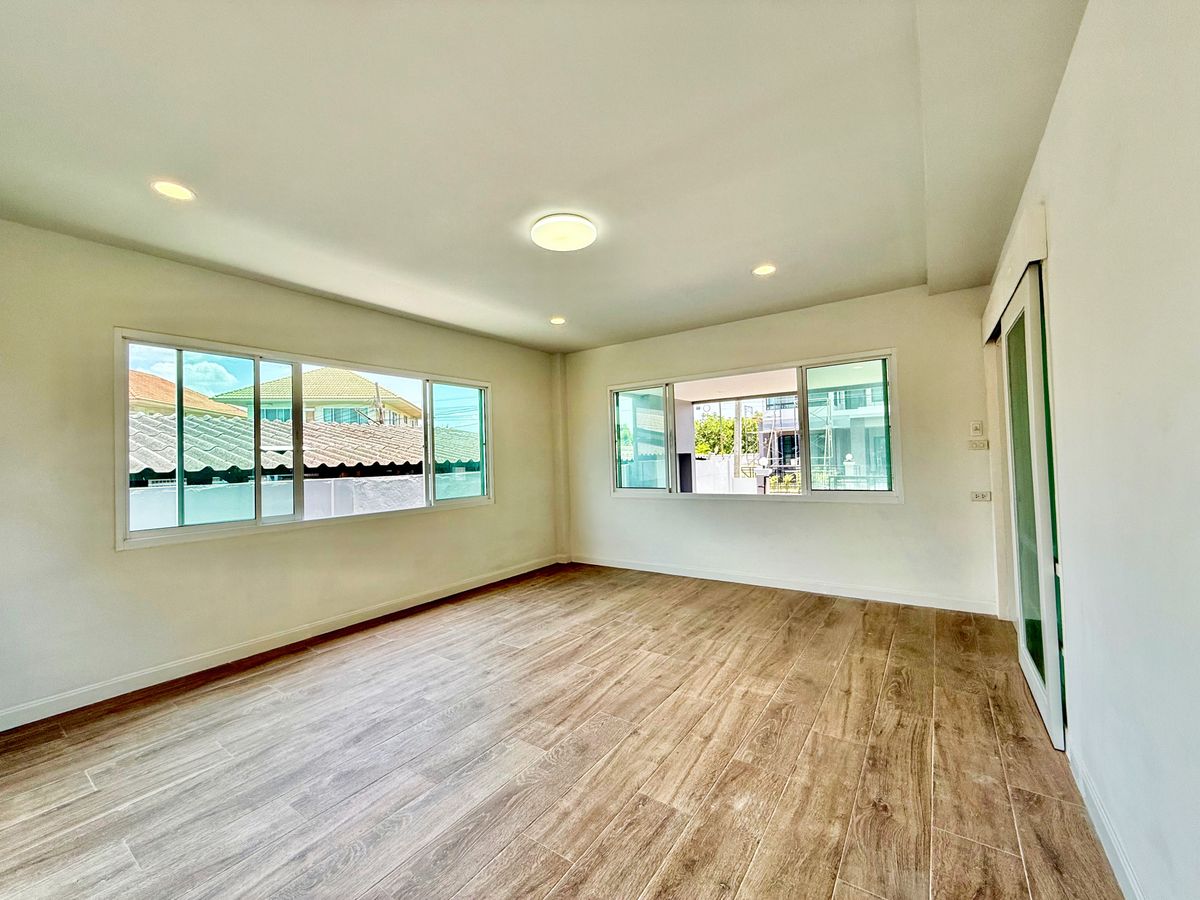 ขายบ้านปิ่นเกล้า จรัญสนิทวงศ์ : ขายบ้านเดี่ยวหลังใหญ่ 2 ชั้น ห้องมุม หมู่บ้านสวนดอกไม้ บรมราชชนนี 105