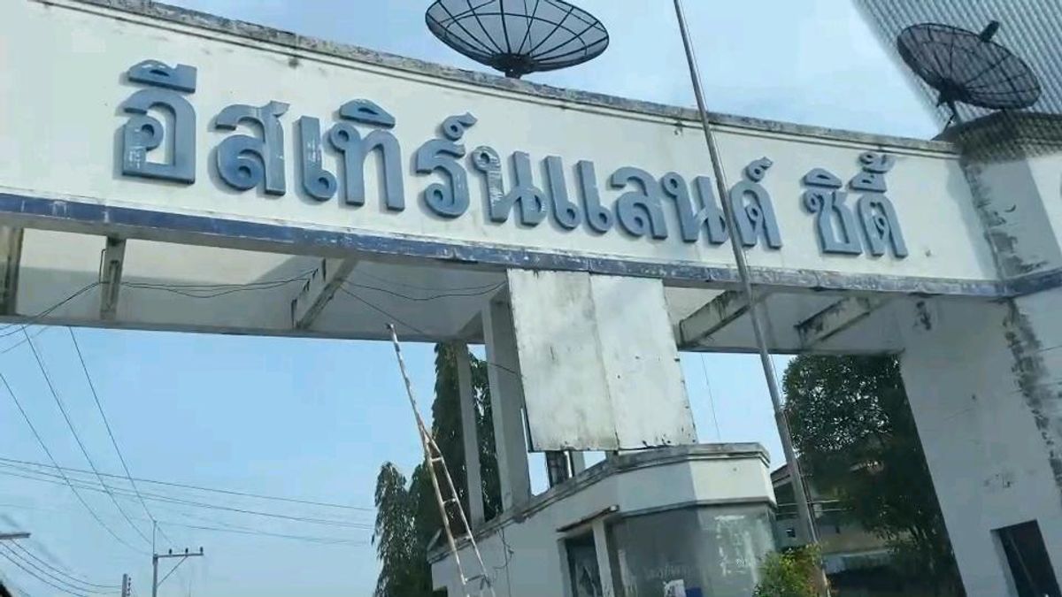 ขายทาวน์โฮมพัทยา บางแสน ชลบุรี สัตหีบ : (เจ้าของขายเอง) ทาวน์เฮ้าส์ อีสเทิร์นแลนด์ซิตี้ นาป่า
ที่ตั้ง : เลขที่ 69/9 ซอย 10 ถ.หนองยายรัก ต.นาป่า อ.เมืองชลบุรี จ.ชลบุรี


ประเภท : ทาวน์เฮ้าส์
สูง : 2 ชั้น
เนื้อที่ : 22.5 ตารางวา
ห้องนอน : 3 ห้อง
ห้องน้ำ : 2 ห้อง
ห้องอื่นๆ : 1 ห้องครัว
จอดรถได้ : 