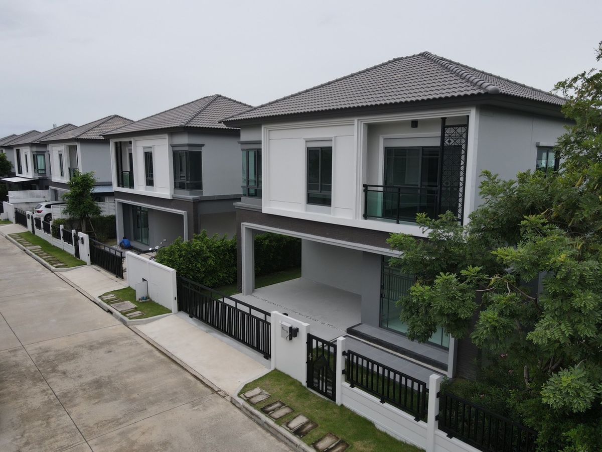 ขายบ้านลาดกระบัง สุวรรณภูมิ : บ้านพร้อมอยู่ เลขที่ 92/50 🏡 ฟังก์ชันใหญ่ 4 ห้องนอน ทำเลกรุงเทพกรีฑา ราคาเพียง 7.99 ล้านบาท* 🔥