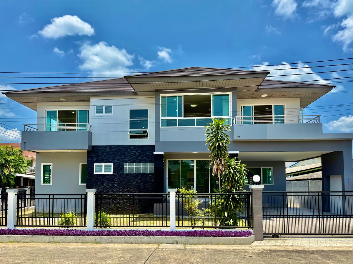 ขายบ้านปิ่นเกล้า จรัญสนิทวงศ์ : ขายบ้านเดี่ยวหลังใหญ่ 2 ชั้น ห้องมุม หมู่บ้านสวนดอกไม้ บรมราชชนนี 105