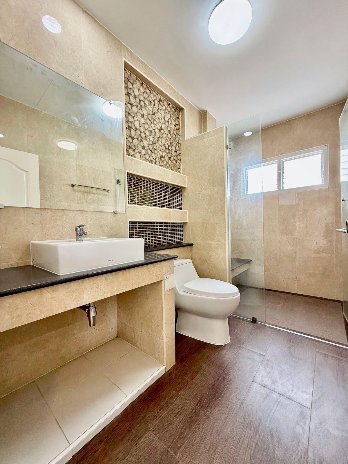 ขายบ้านปิ่นเกล้า จรัญสนิทวงศ์ : ขายบ้านเดี่ยวหลังใหญ่ 2 ชั้น ห้องมุม หมู่บ้านสวนดอกไม้ บรมราชชนนี 105