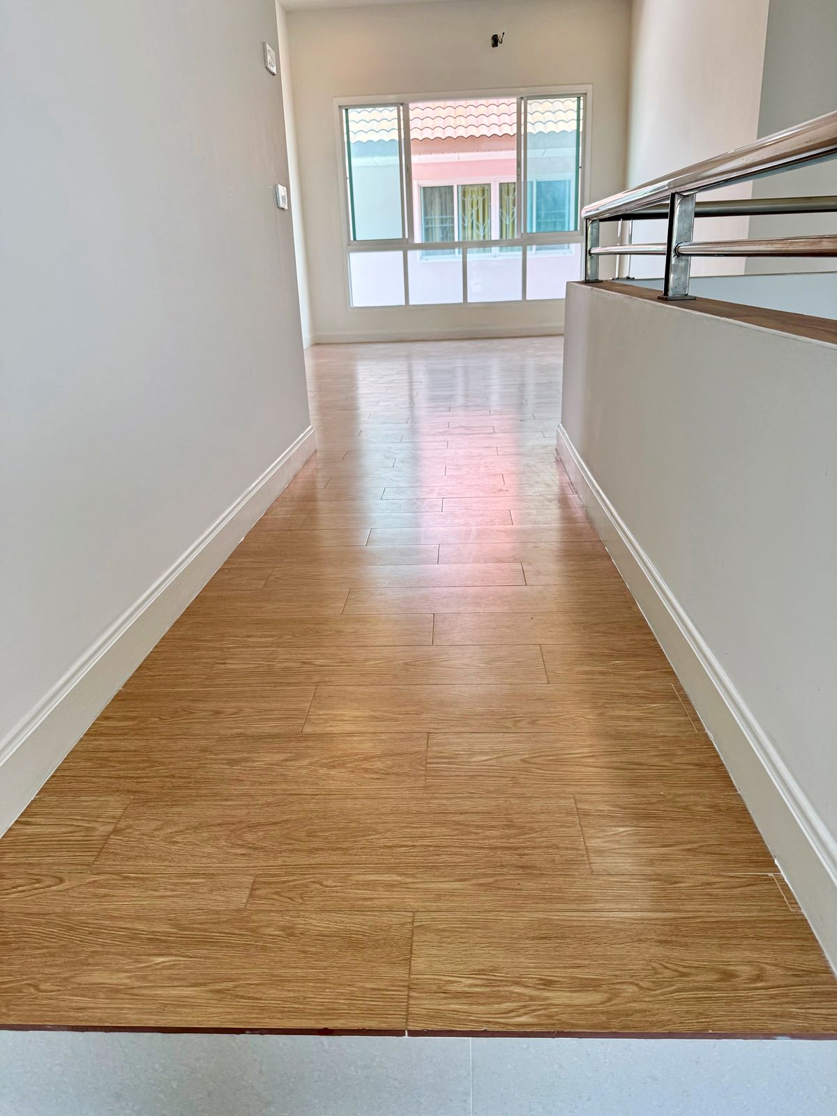 ขายบ้านปิ่นเกล้า จรัญสนิทวงศ์ : ขายบ้านเดี่ยวหลังใหญ่ 2 ชั้น ห้องมุม หมู่บ้านสวนดอกไม้ บรมราชชนนี 105