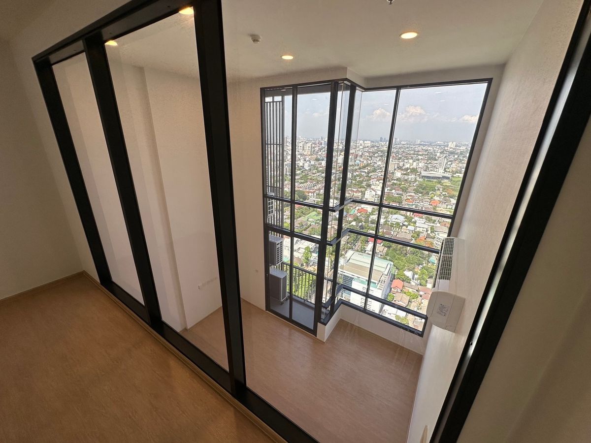 For SaleCondoSukhumvit, Asoke, Thonglor : Maru Ekkamai 2 / Pet Friendly near BTS Ekkamai, rare item, only 2 units on the whole floor, brand new room, extra high ceiling 5.5 m. / 2 bedrooms, 2 bathrooms, 76 sq m. Call 0937890899