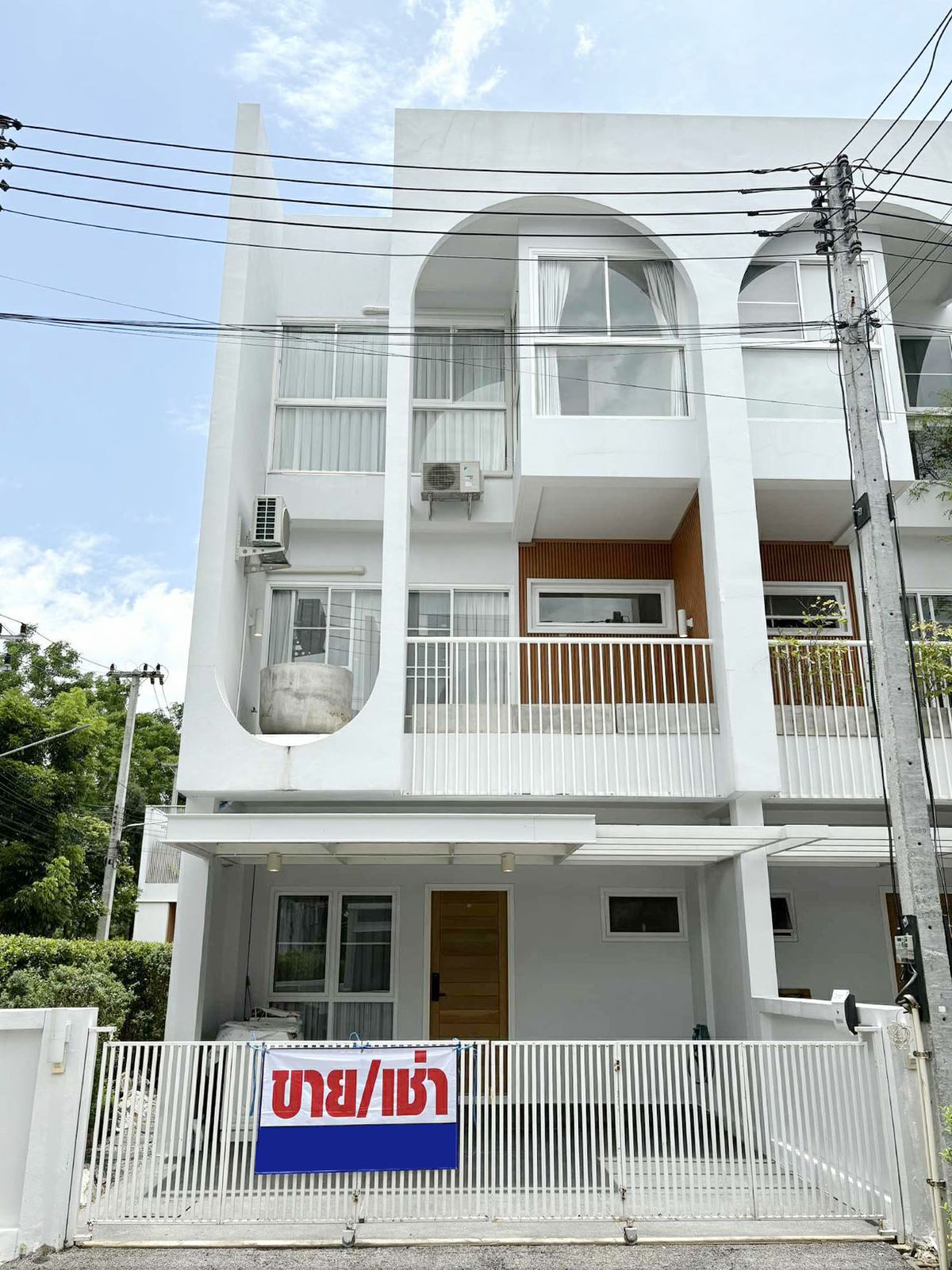 For RentTownhomeChiang Mai : Townhouse in the project Renting 30,000 baht per month, near Nakhon Payon International School, only 5 minutes. No.5H584