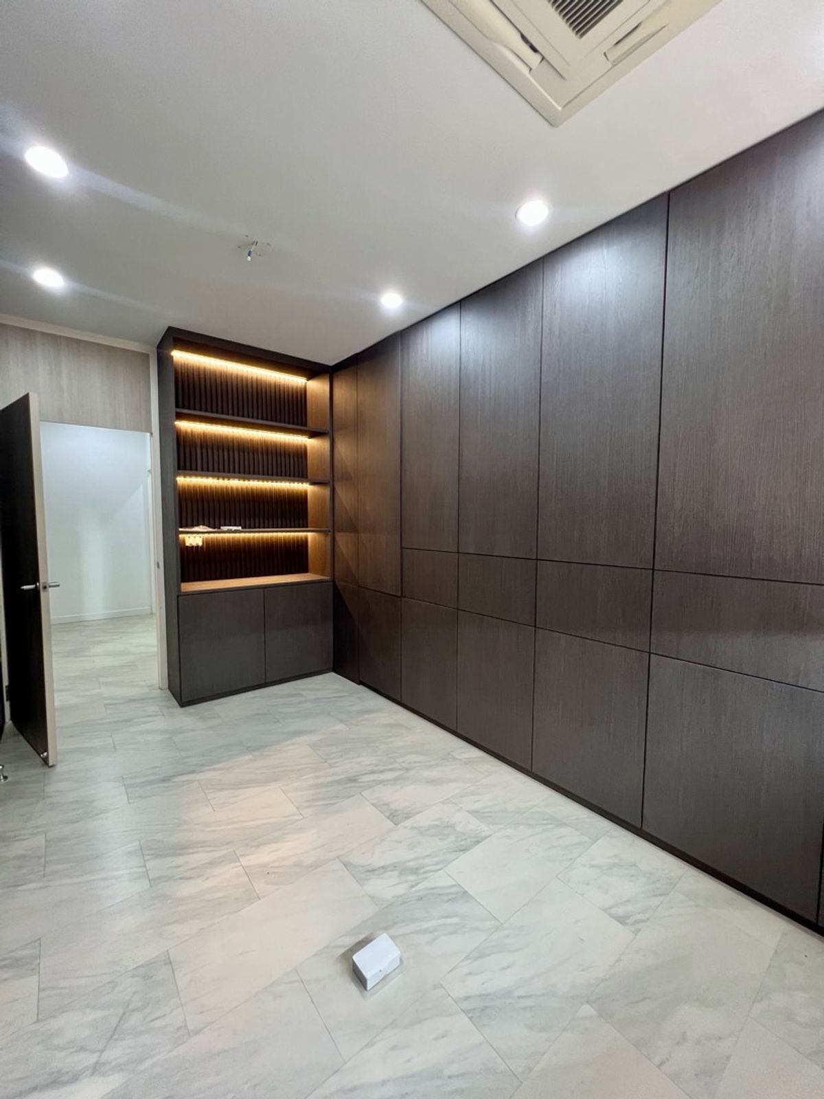 ขายโฮมออฟฟิศพระราม 9 เพชรบุรีตัดใหม่ RCA : 📣 [For Sale] โฮมออฟฟิศพระราม 9 5 ชั้น พร้อมลิฟต์ส่วนตัว ✨ ใจกลางพระราม 9 ซอย 57/1 (Meloft Rama9 Home Office) แต่งครบ พร้อมใช้งาน