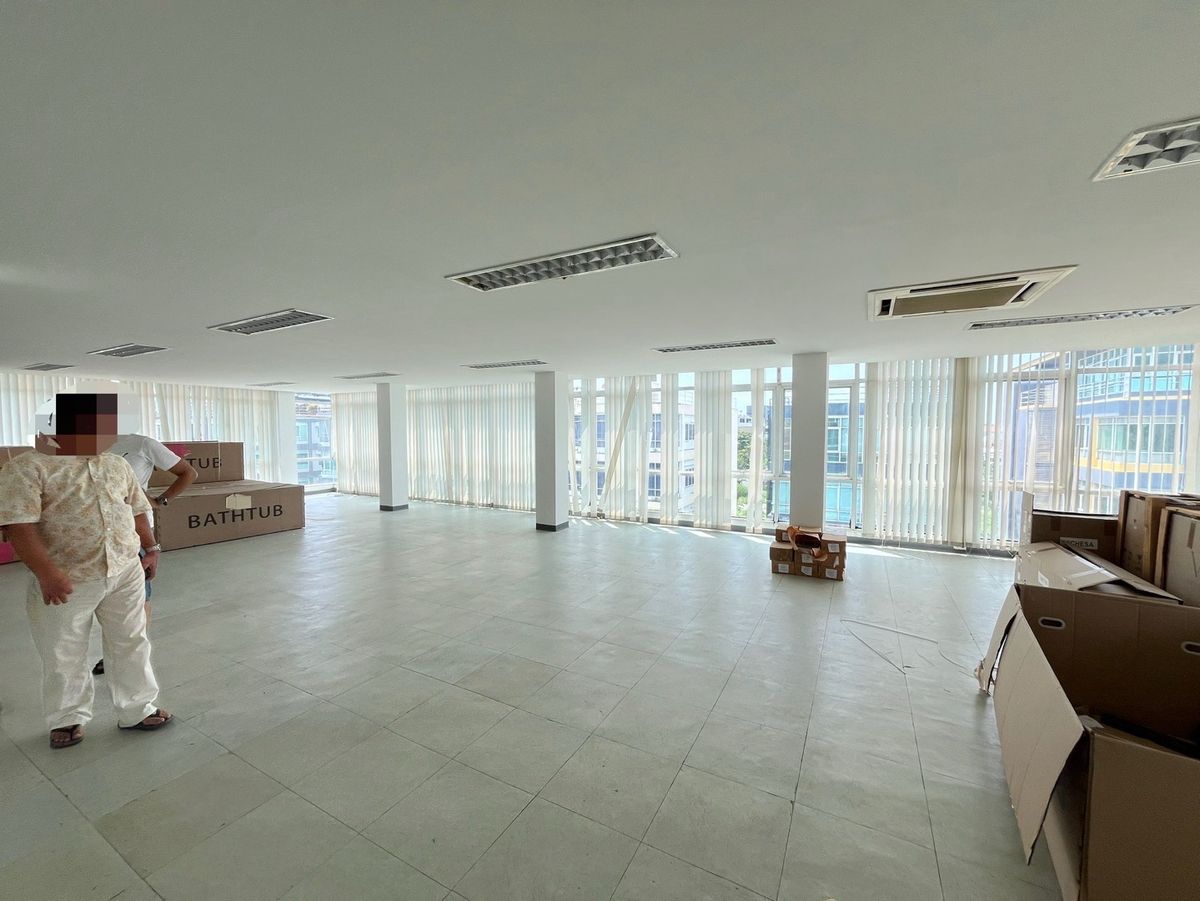 For RentOfficeKaset Nawamin,Ladplakao : Rent a 5 -story office building with a Stand Alone elevator, 20 car parking, Nuanchan, Bueng Kum District, Bangkok | Can decorate the renovation to improve the companys office.