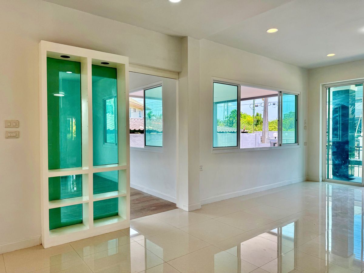 ขายบ้านปิ่นเกล้า จรัญสนิทวงศ์ : ขายบ้านเดี่ยวหลังใหญ่ 2 ชั้น ห้องมุม หมู่บ้านสวนดอกไม้ บรมราชชนนี 105