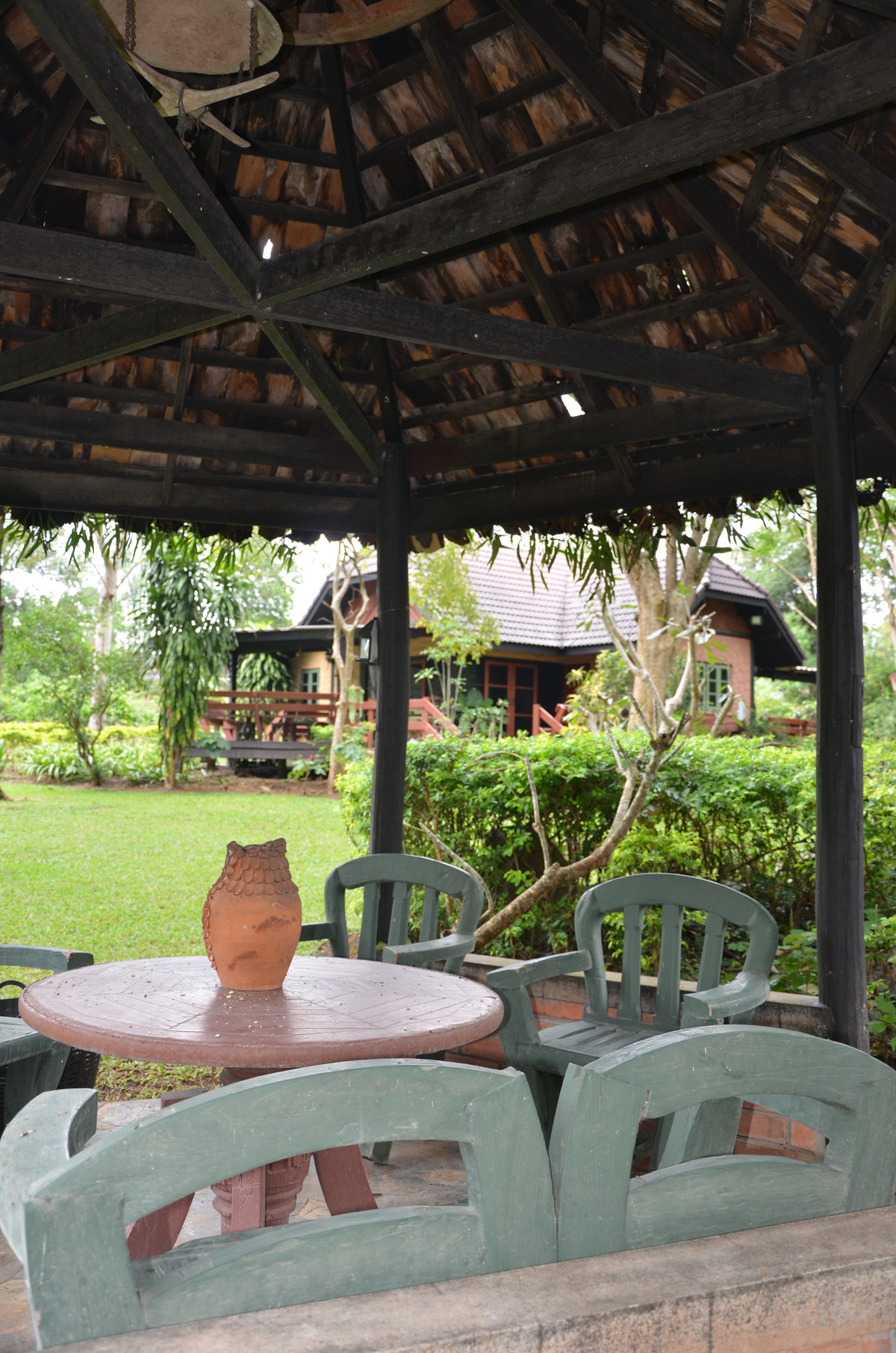 ขายบ้านโคราช นครราชสีมา : เนื้อที่ไร่กว่า ราคาแค่หกล้าน ขายด่วน บ้านพักตากอากาศ ต้นไม้ใหญ่ครึ้ม ในโครงการภูตะวัน อ.ปากช่อง