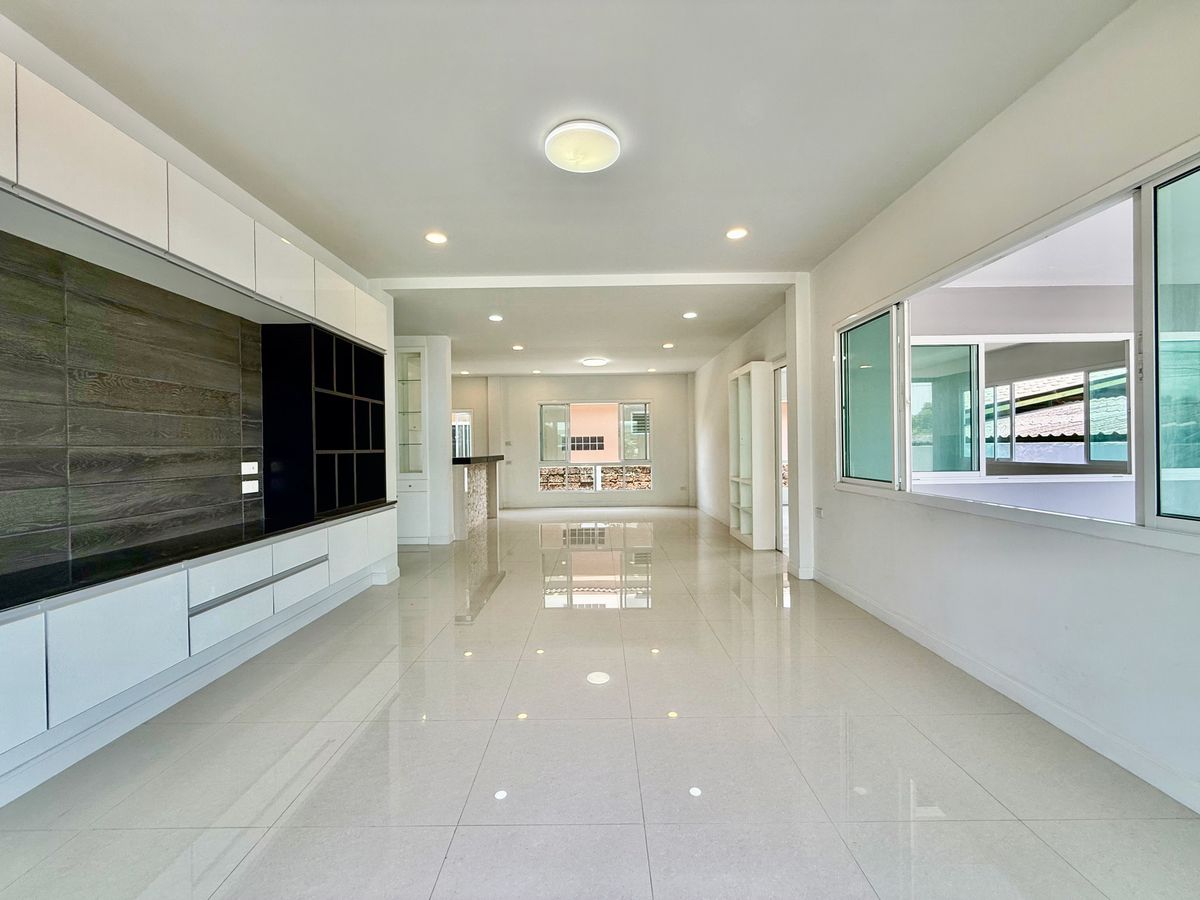 ขายบ้านปิ่นเกล้า จรัญสนิทวงศ์ : ขายบ้านเดี่ยวหลังใหญ่ 2 ชั้น ห้องมุม หมู่บ้านสวนดอกไม้ บรมราชชนนี 105