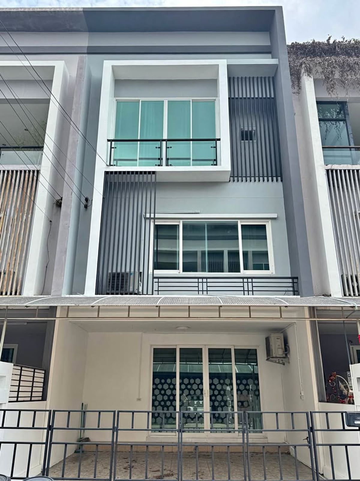 ให้เช่าทาวน์โฮมพัฒนาการ ศรีนครินทร์ : ให้เช่าทาวโฮม 3 ชั้น โซนพัฒนาการ ใกล้ Bangkok christian international school ใกล้ โรงพยาบาลสมิติเวช ศรีนครินทร์