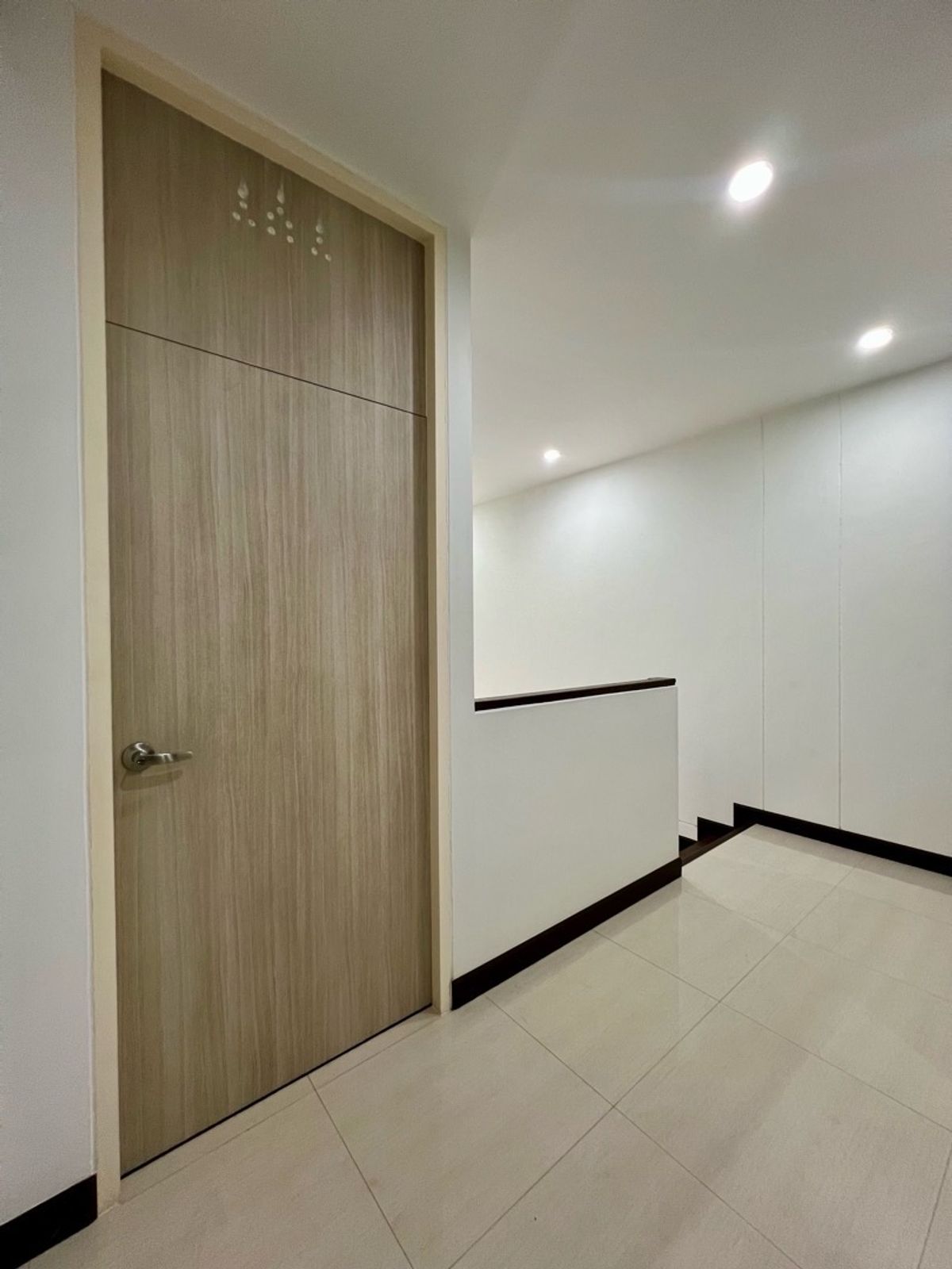 ขายโฮมออฟฟิศพระราม 9 เพชรบุรีตัดใหม่ RCA : 📣 [For Sale] โฮมออฟฟิศพระราม 9 5 ชั้น พร้อมลิฟต์ส่วนตัว ✨ ใจกลางพระราม 9 ซอย 57/1 (Meloft Rama9 Home Office) แต่งครบ พร้อมใช้งาน