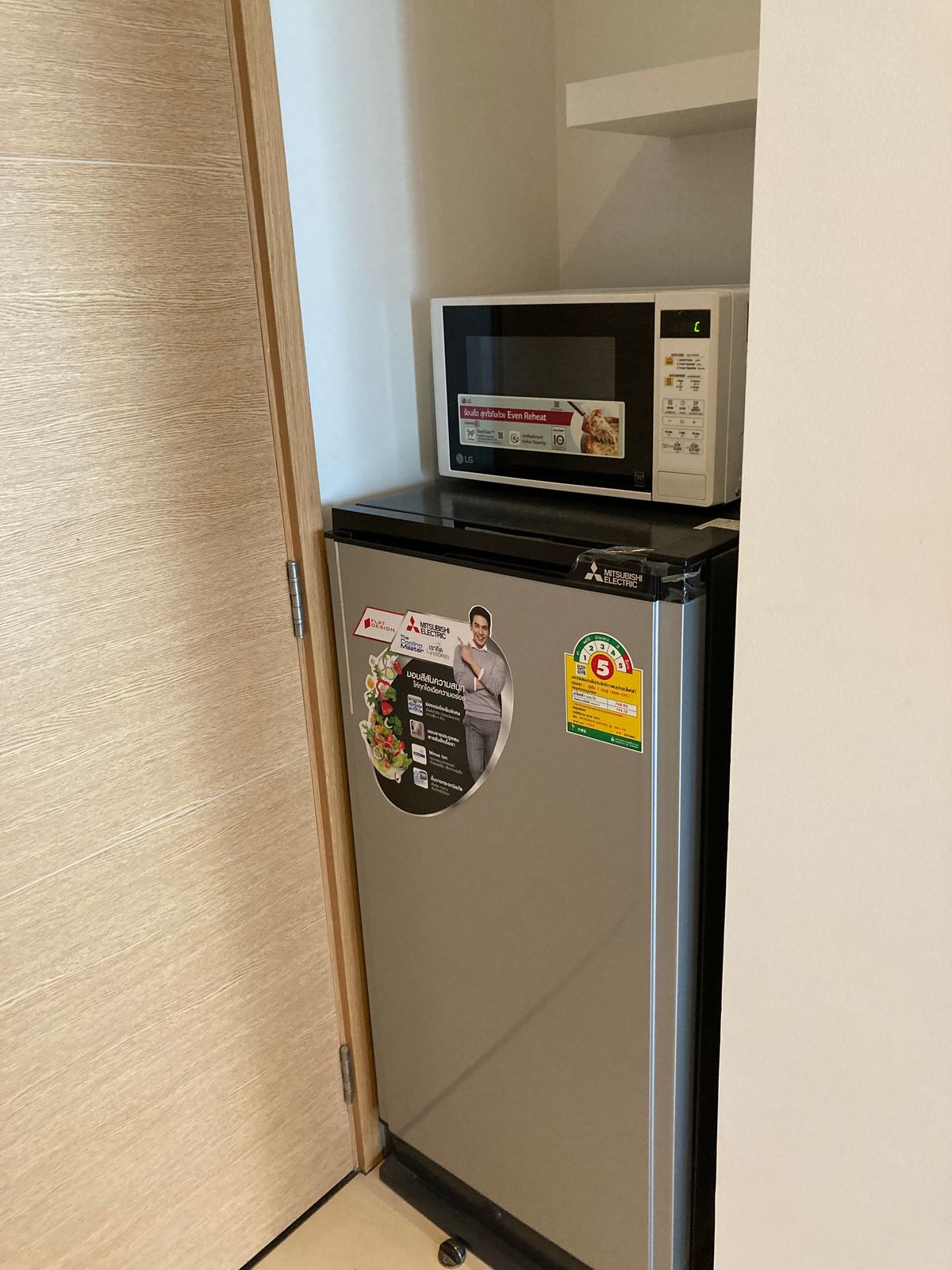 For RentCondoSukhumvit, Asoke, Thonglor : !! Beautiful room for rent. The Lofts Ekkamai (The Loft Ekkamai) near MRT Ekkamai.