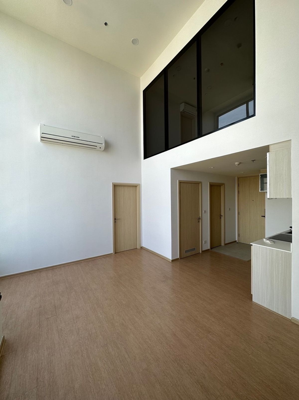 For SaleCondoSukhumvit, Asoke, Thonglor : Maru Ekkamai 2 / Pet Friendly near BTS Ekkamai, rare item, only 2 units on the whole floor, brand new room, extra high ceiling 5.5 m. / 2 bedrooms, 2 bathrooms, 76 sq m. Call 0937890899