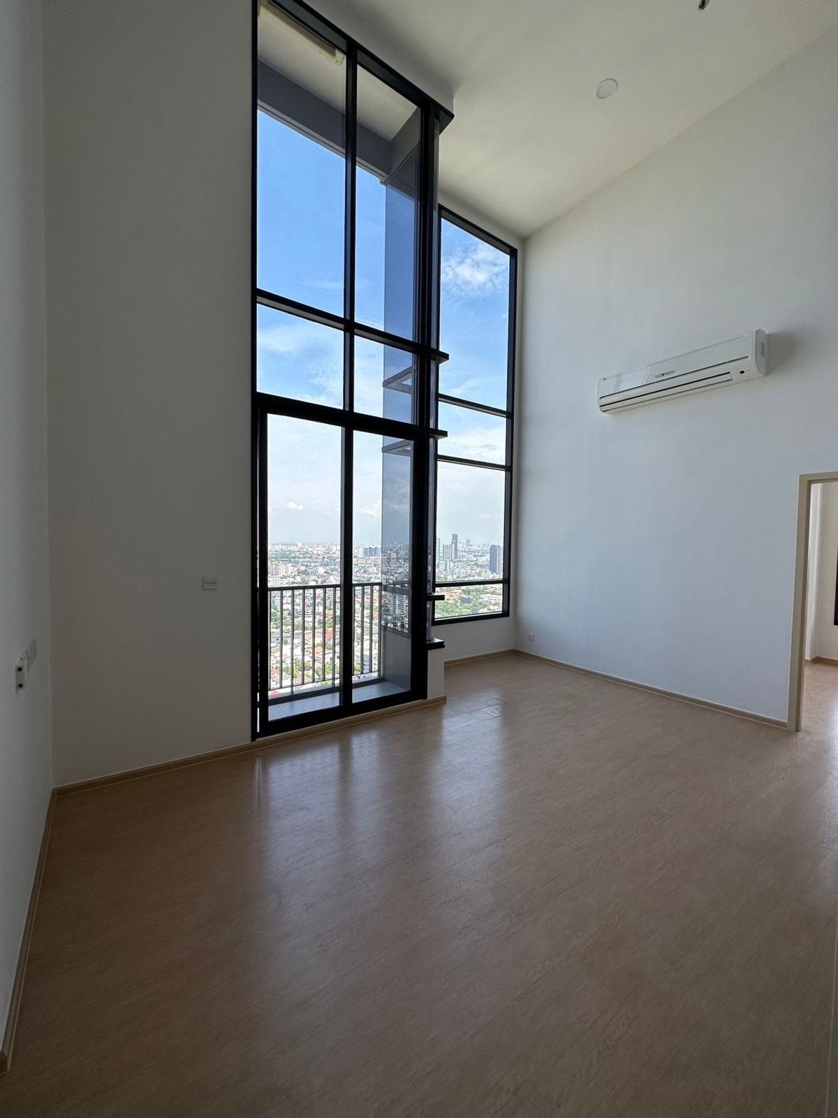 For SaleCondoSukhumvit, Asoke, Thonglor : Maru Ekkamai 2 / Pet Friendly near BTS Ekkamai, rare item, only 2 units on the whole floor, brand new room, extra high ceiling 5.5 m. / 2 bedrooms, 2 bathrooms, 76 sq m. Call 0937890899