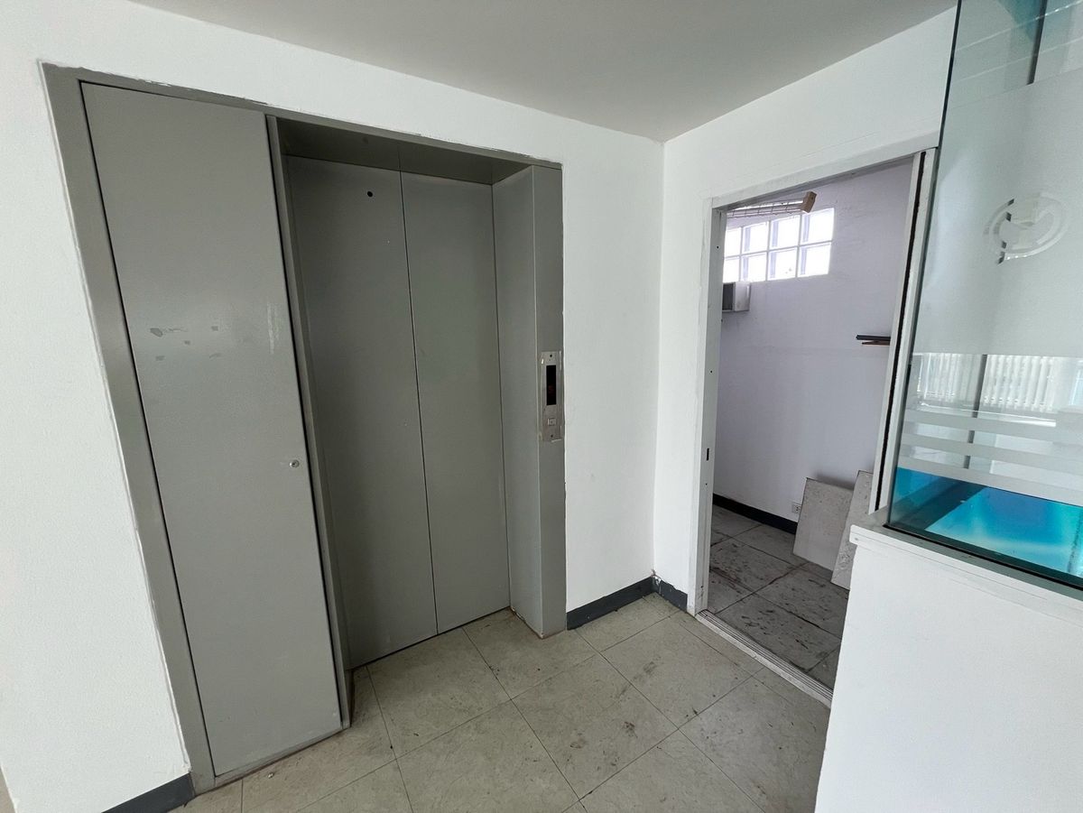 For RentOfficeKaset Nawamin,Ladplakao : Rent a 5 -story office building with a Stand Alone elevator, 20 car parking, Nuanchan, Bueng Kum District, Bangkok | Can decorate the renovation to improve the companys office.