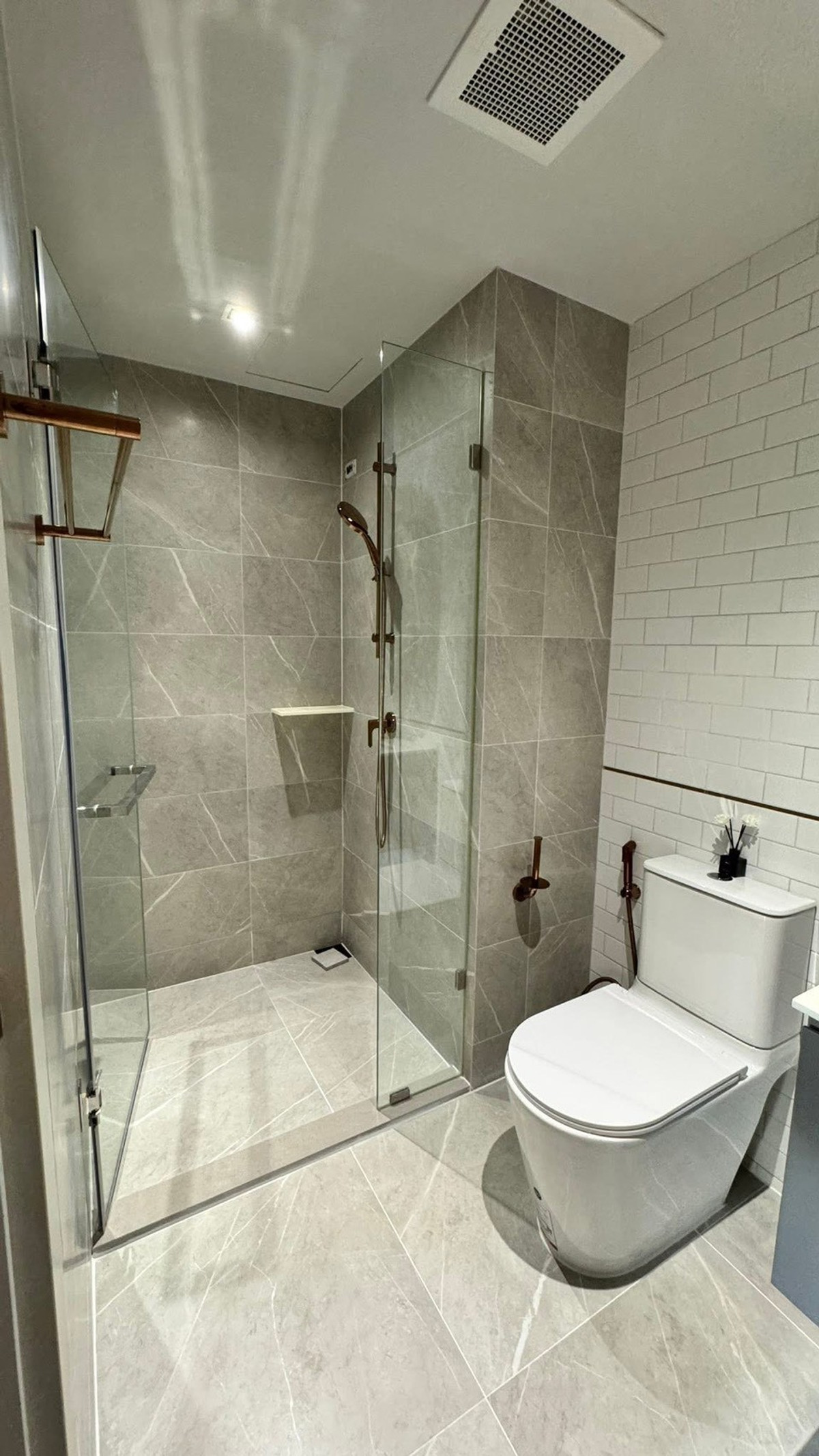 ให้เช่าคอนโดสุขุมวิท อโศก ทองหล่อ : ✨ GT15965 |  คอนโด Chapter Thonglor 25 เดินทางสะดวก ใกล้รถไฟฟ้าบีทีเอส มีรถรับส่ง ห้องสวย เฟอร์นิเจอร์ครบ พร้อมอยู่