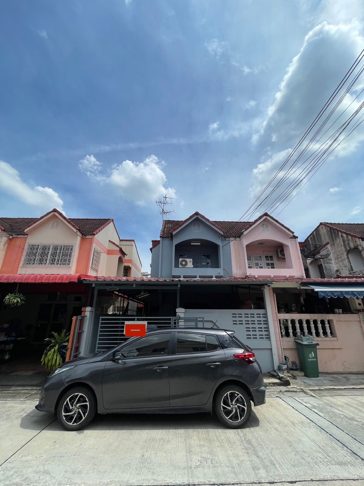 ให้เช่าทาวน์โฮมลาดพร้าว101 แฮปปี้แลนด์ : หมู่บ้านสินธร ถ. แฮปปี้แลนด์ บางกะปิ ทาวน์เฮาส์ 2 ชั้น *