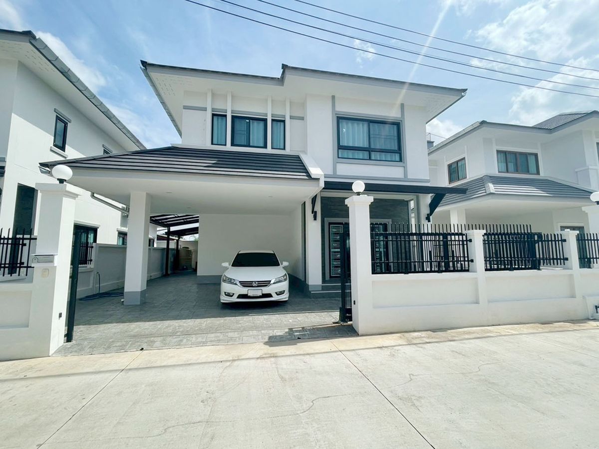 For RentHouseChiang Mai : Beautiful house in the project Rent 35,000 baht per month, close to 89 Plaza, only 5 minutes. No.15H742