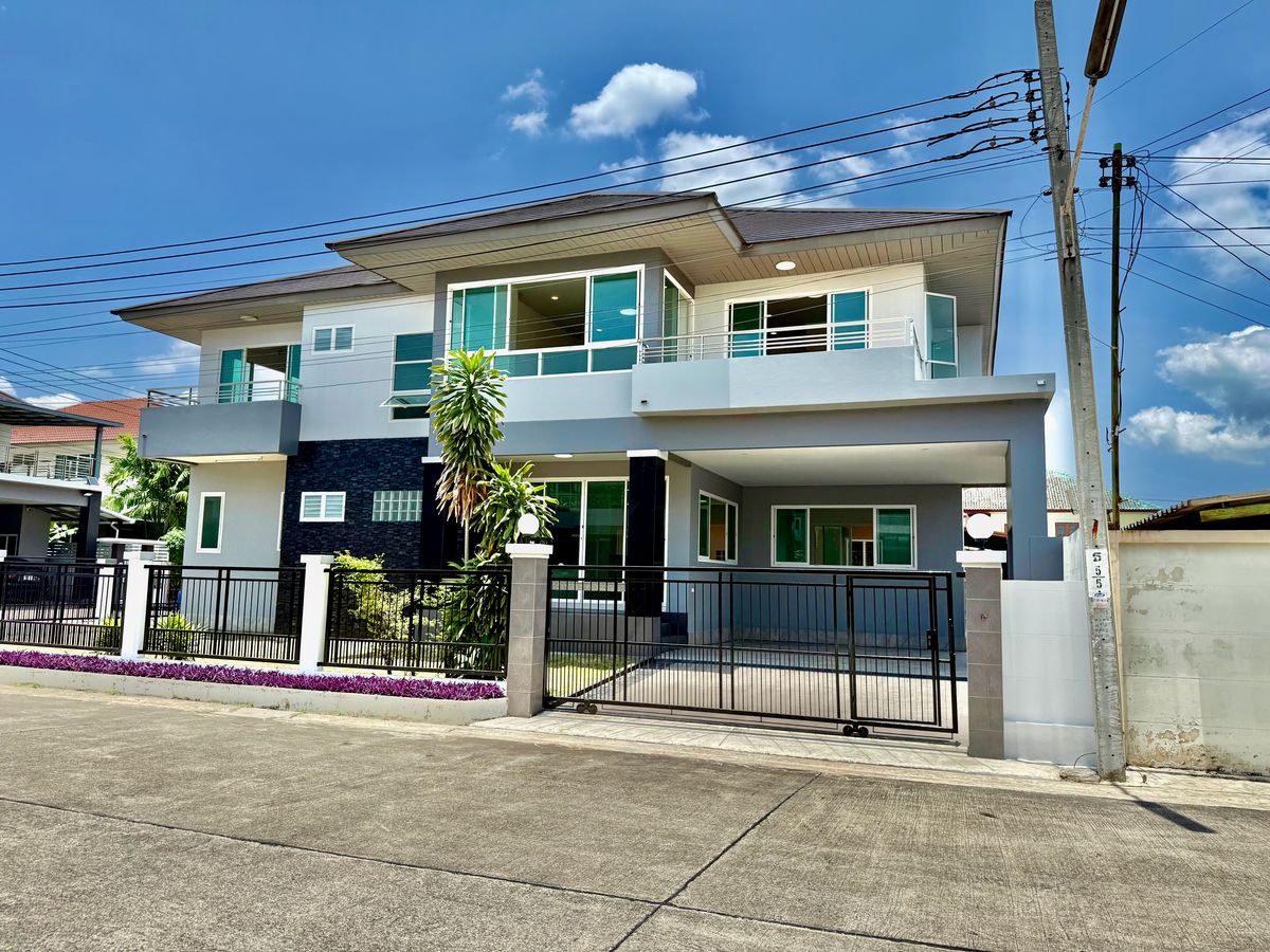 ขายบ้านปิ่นเกล้า จรัญสนิทวงศ์ : ขายบ้านเดี่ยวหลังใหญ่ 2 ชั้น ห้องมุม หมู่บ้านสวนดอกไม้ บรมราชชนนี 105