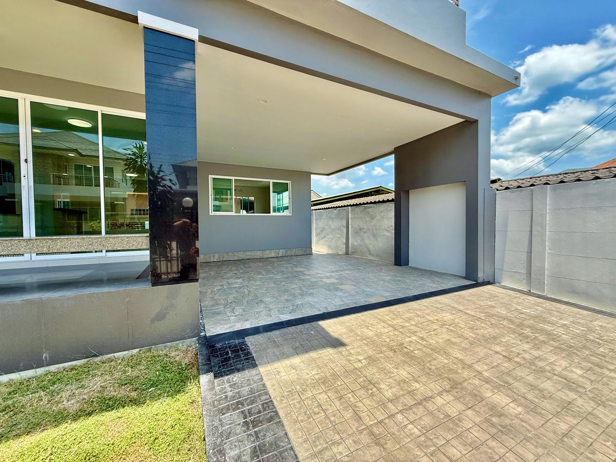 ขายบ้านปิ่นเกล้า จรัญสนิทวงศ์ : ขายบ้านเดี่ยวหลังใหญ่ 2 ชั้น ห้องมุม หมู่บ้านสวนดอกไม้ บรมราชชนนี 105