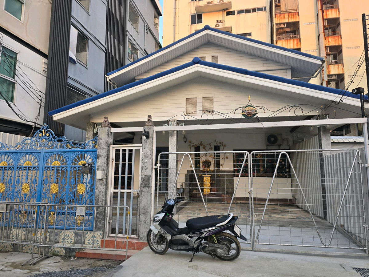 For RentHouseRatchadapisek, Huaikwang, Suttisan : Rent a detached house 𝟐 Floor 50 Sq. Ratchada Huai Khwang, near the Chinese embassy