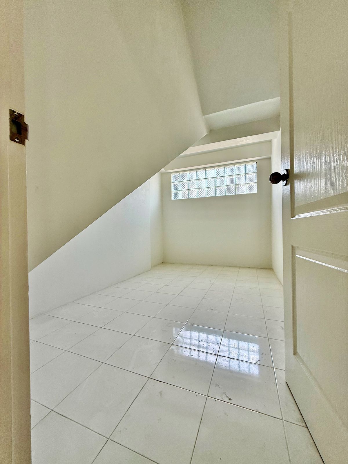 ขายบ้านปิ่นเกล้า จรัญสนิทวงศ์ : ขายบ้านเดี่ยวหลังใหญ่ 2 ชั้น ห้องมุม หมู่บ้านสวนดอกไม้ บรมราชชนนี 105