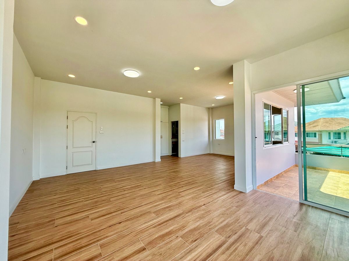 ขายบ้านปิ่นเกล้า จรัญสนิทวงศ์ : ขายบ้านเดี่ยวหลังใหญ่ 2 ชั้น ห้องมุม หมู่บ้านสวนดอกไม้ บรมราชชนนี 105