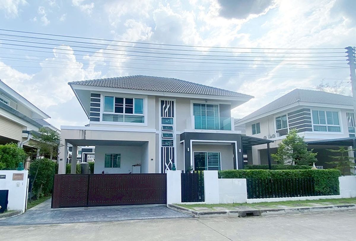 For RentHouseChiang Mai : Beautiful house in the project for rent 35,000 baht per month. Near Luck Plaza No.5H339