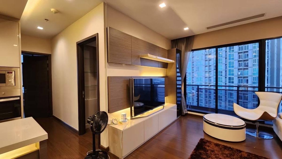 ให้เช่าคอนโดรัชดา ห้วยขวาง : 🏙 Ivy Ampio | 2 ห้องนอน 2 ห้องน้ำ แต่งครบ พร้อมอยู่ ใกล้ MRT ศูนย์วัฒนธรรมฯ  ขนาด 82 ตร.ม. 💰 ให้เช่าเพียง 60,000 บาท/เดือน  Call: 086-746-8882 (K. Cooper)