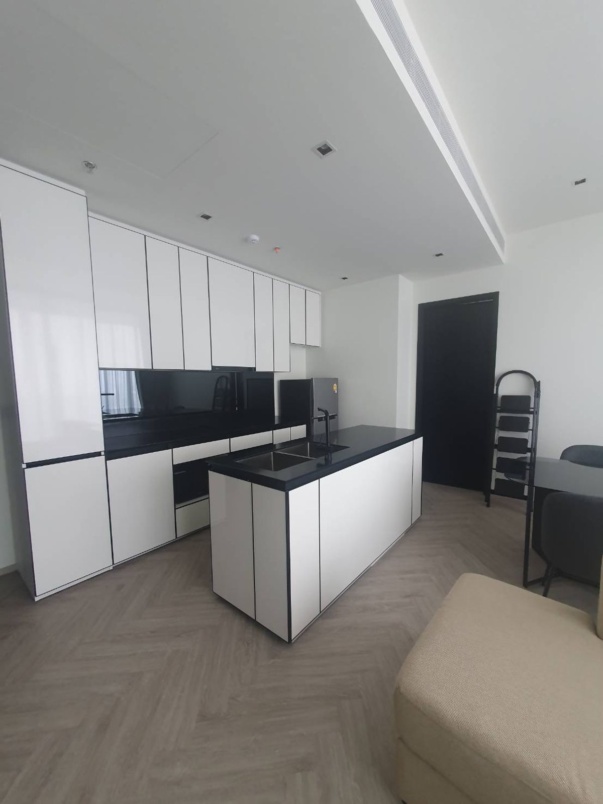 ให้เช่าคอนโดวงเวียนใหญ่ เจริญนคร : (for rent) Chapter Charoennakhon - Riverside ใกล้รถไฟฟ้า BTS กรุงธนบุรี