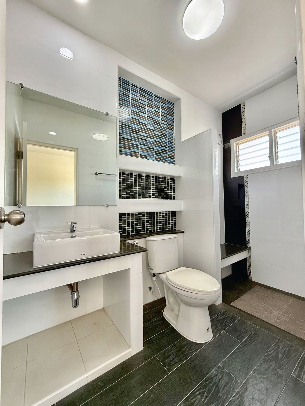 ขายบ้านปิ่นเกล้า จรัญสนิทวงศ์ : ขายบ้านเดี่ยวหลังใหญ่ 2 ชั้น ห้องมุม หมู่บ้านสวนดอกไม้ บรมราชชนนี 105