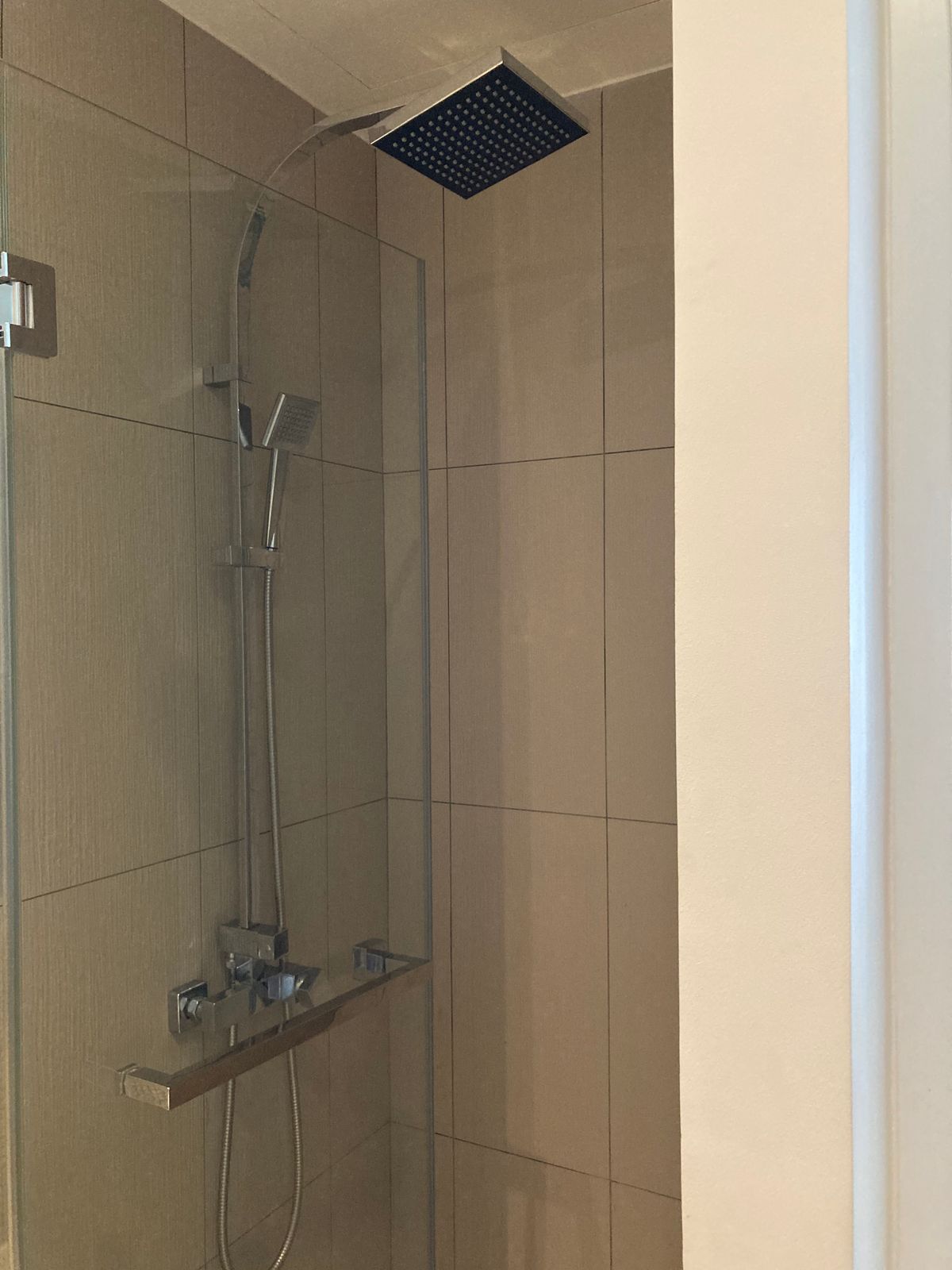 For RentCondoSukhumvit, Asoke, Thonglor : !! Beautiful room for rent. The Lofts Ekkamai (The Loft Ekkamai) near MRT Ekkamai.