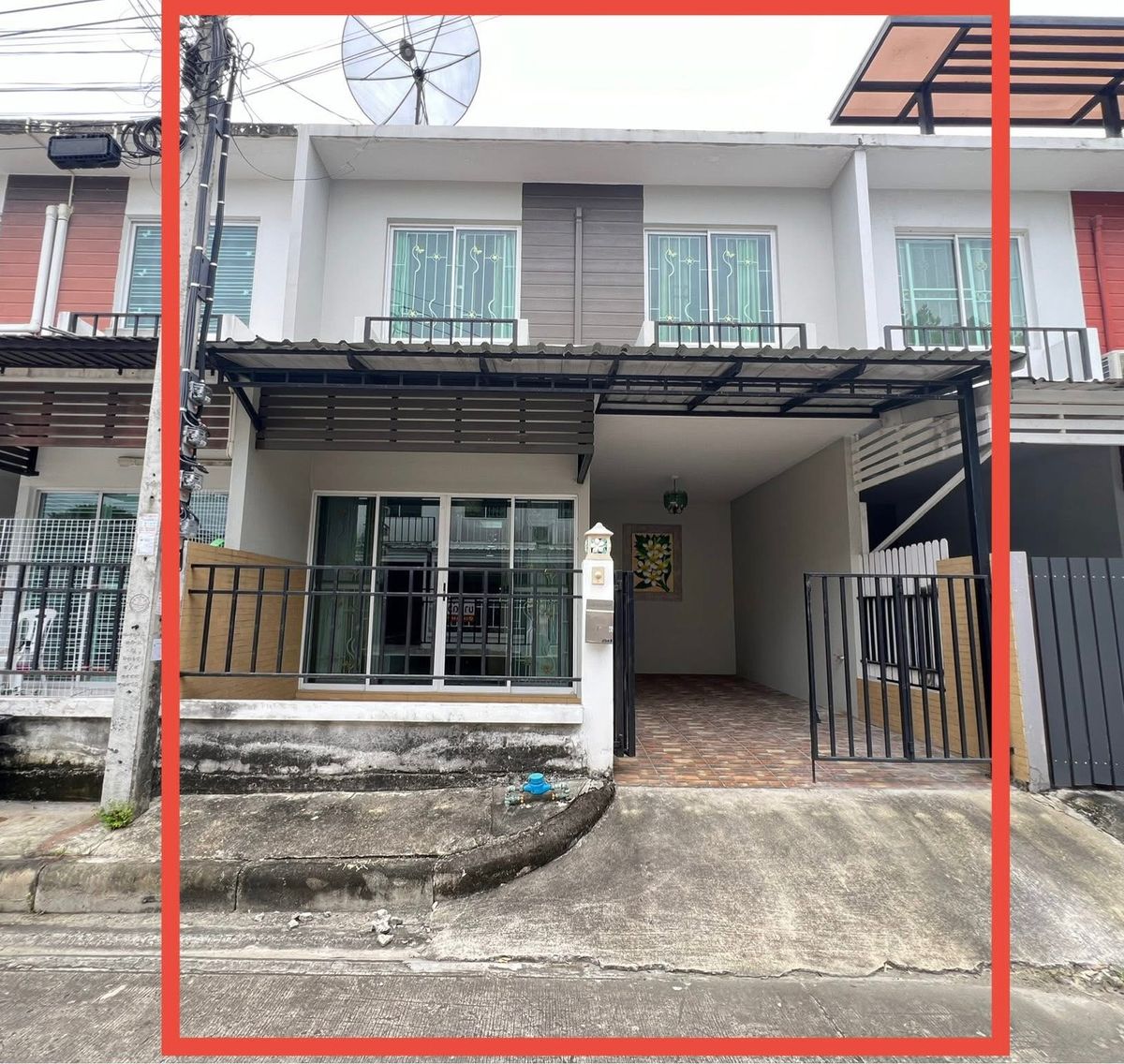 ให้เช่าทาวน์โฮมสมุทรปราการ สำโรง : ให้เช่าทาวน์โฮม เดอะคัลเลอร์พรีเมี่ยม บางนา กม.8 ใกล้ห้างเมกาบางนา, อิเกียบางนา เพียง 5 นาที