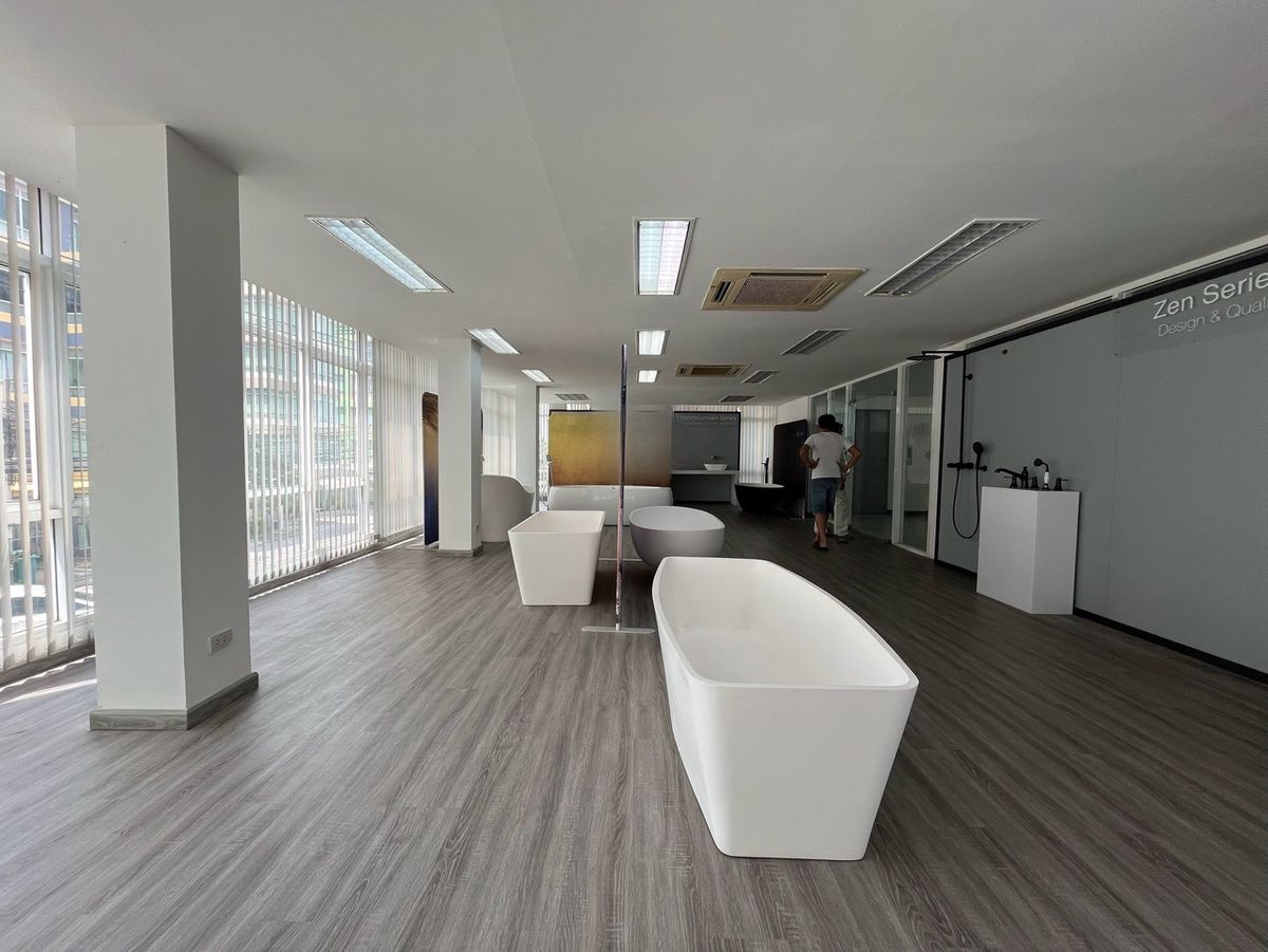For RentOfficeKaset Nawamin,Ladplakao : Rent a 5 -story office building with a Stand Alone elevator, 20 car parking, Nuanchan, Bueng Kum District, Bangkok | Can decorate the renovation to improve the companys office.