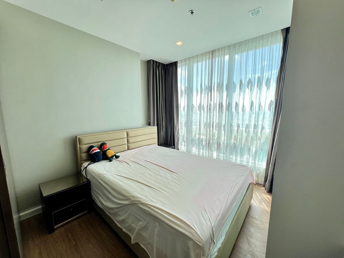 For RentCondoSamut Prakan,Samrong : 🏙️ Rent! The Metropolis Samrong Interchange, a luxury condo next to BTS Samrong, only 0 meters from the train!