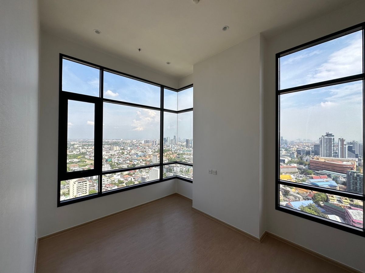 For SaleCondoSukhumvit, Asoke, Thonglor : Maru Ekkamai 2 / Pet Friendly near BTS Ekkamai, rare item, only 2 units on the whole floor, brand new room, extra high ceiling 5.5 m. / 2 bedrooms, 2 bathrooms, 76 sq m. Call 0937890899