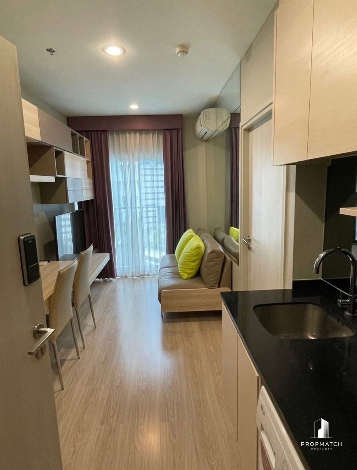 For RentCondoRatchadapisek, Huaikwang, Suttisan : ✨flash deal ✨NOBLE Revolve Ratchada 1 (1Bed 1Bath 26SQM.) Completely decorated !! Only 15,000 baht per month Tel.0981315848 @PropMatch