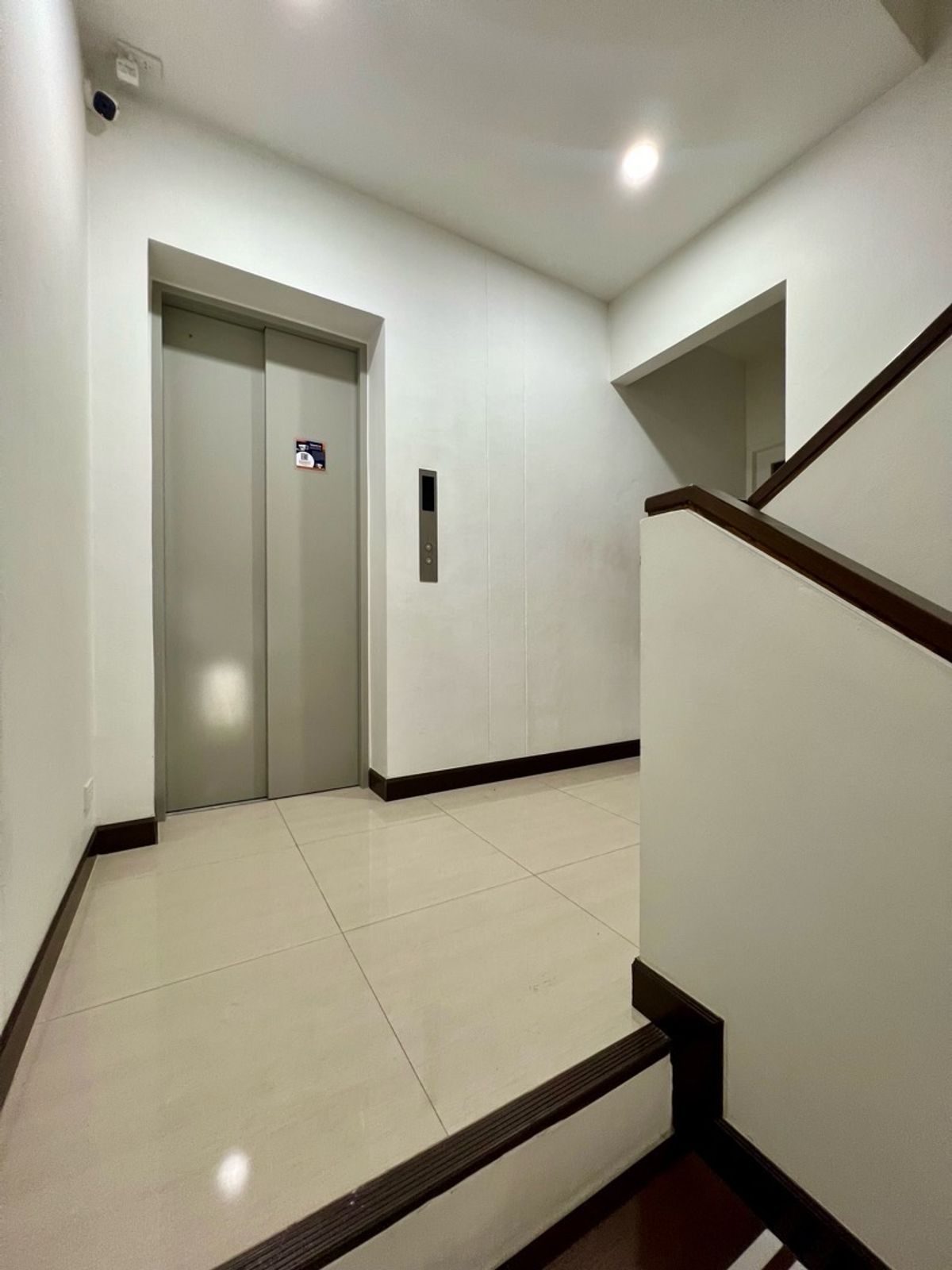 ขายโฮมออฟฟิศพระราม 9 เพชรบุรีตัดใหม่ RCA : 📣 [For Sale] โฮมออฟฟิศพระราม 9 5 ชั้น พร้อมลิฟต์ส่วนตัว ✨ ใจกลางพระราม 9 ซอย 57/1 (Meloft Rama9 Home Office) แต่งครบ พร้อมใช้งาน