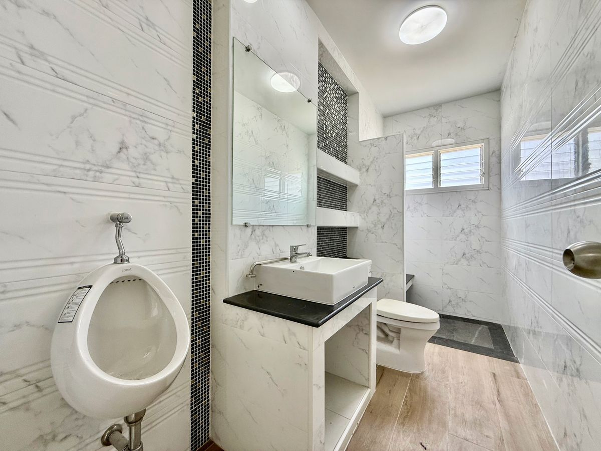 ขายบ้านปิ่นเกล้า จรัญสนิทวงศ์ : ขายบ้านเดี่ยวหลังใหญ่ 2 ชั้น ห้องมุม หมู่บ้านสวนดอกไม้ บรมราชชนนี 105