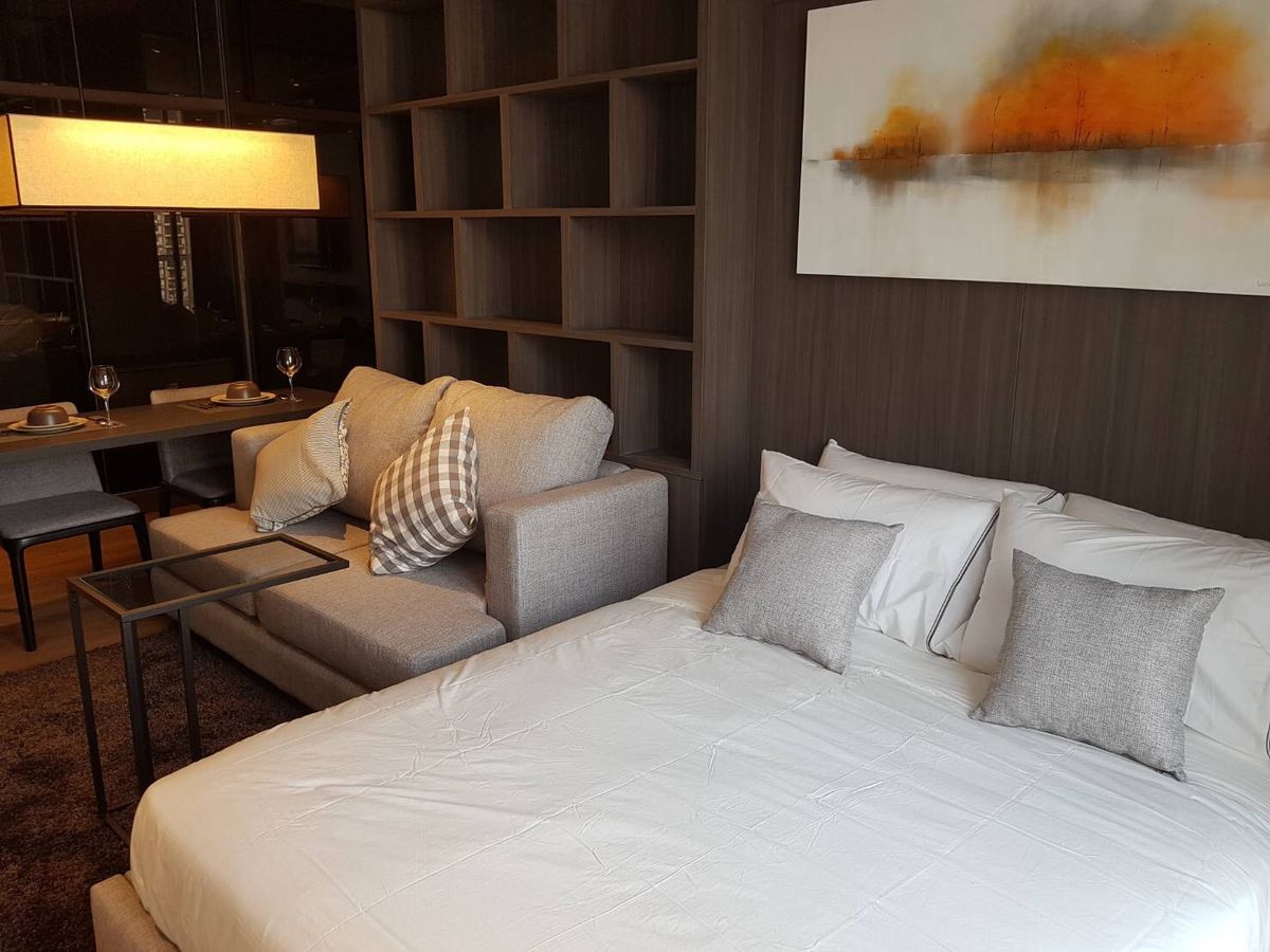 For RentCondoSukhumvit, Asoke, Thonglor : Rent Park 24, Sukhumvit 24, the city center, near BTS Phrom Phong Department Store.
